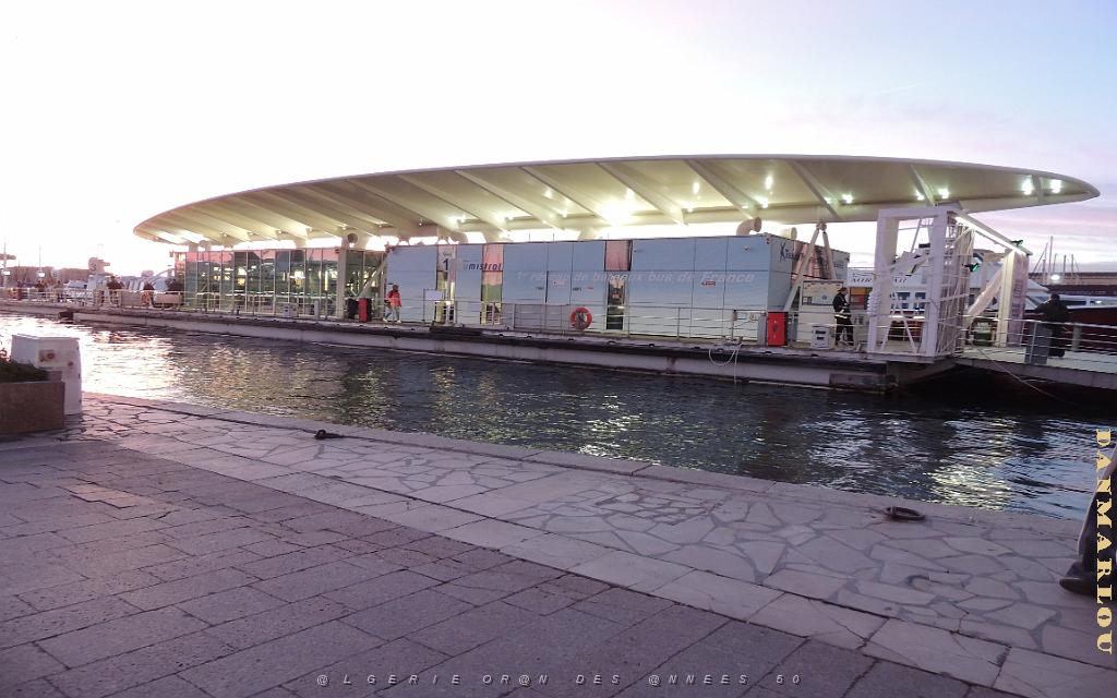 2025 11 28 TOULON EN SOIREE -  LE PORT ET ILLUMINATIONS VILLE (15).jpg